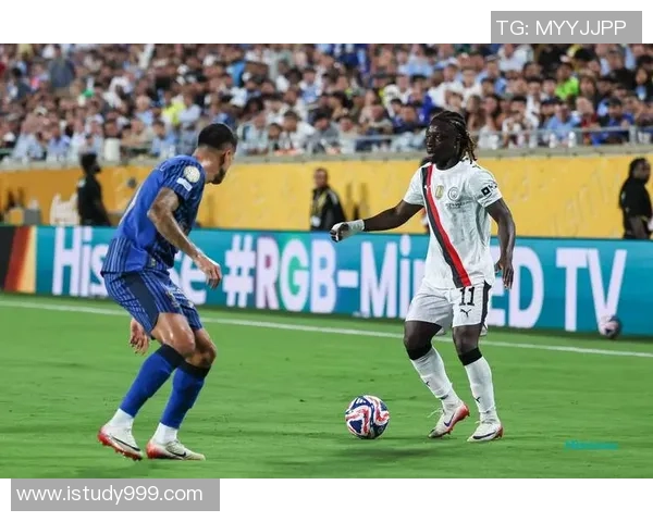 京多安领衔球队新篇章解析其在赛场上的关键作用与未来发展潜力 京多安领衔球队新篇章解析其在赛场上的关键作用与未来发展潜力