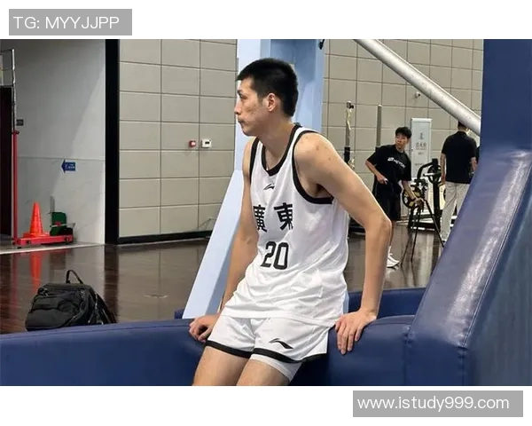 任骏飞领衔广东男篮再创辉煌助力球队争夺新赛季冠军荣耀 任骏飞领衔广东男篮再创辉煌助力球队争夺新赛季冠军荣耀