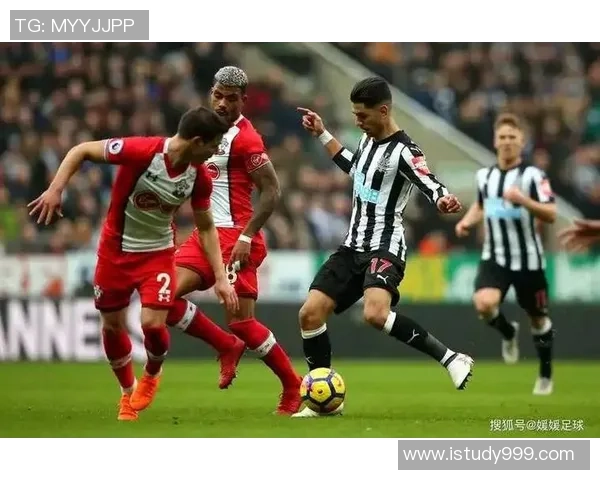 南安普顿主场迎战西汉姆联全力争胜的精彩对决即将上演 南安普顿主场迎战西汉姆联全力争胜的精彩对决即将上演