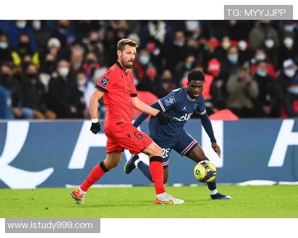 奥卢与格兰的激烈对决展现战术智慧与球员实力的巅峰较量 奥卢与格兰的激烈对决展现战术智慧与球员实力的巅峰较量