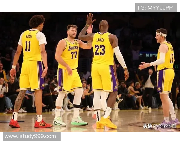 犹他爵士与洛杉矶湖人激战正酣谁能在NBA赛场上笑到最后 犹他爵士与洛杉矶湖人激战正酣谁能在NBA赛场上笑到最后