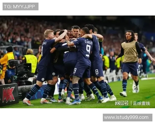 罗马与皇马阵容对比分析揭示两队实力差异与战术特点 罗马与皇马阵容对比分析揭示两队实力差异与战术特点